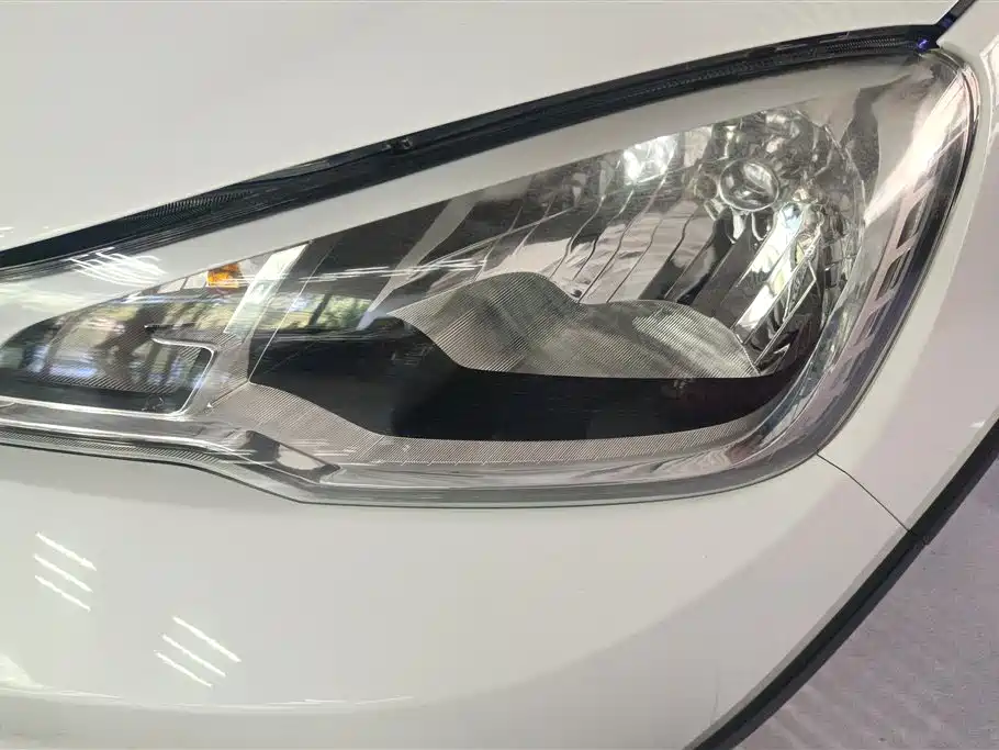Geely Vision X1 2017