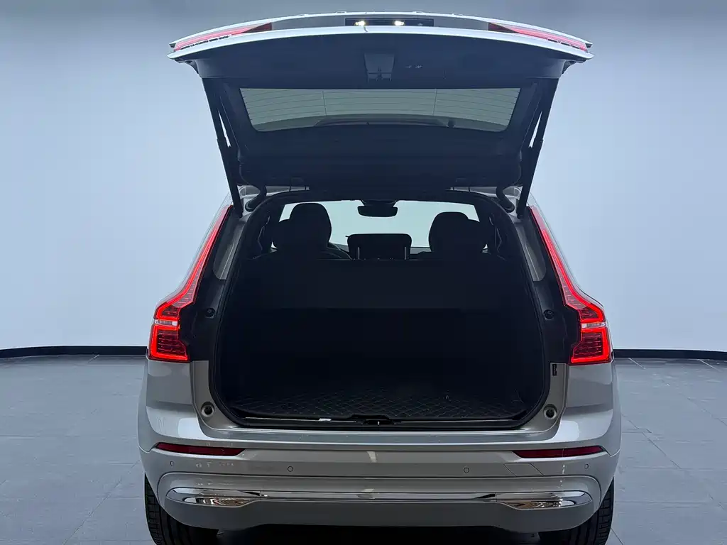 Volvo XC60 2022 — фото 7