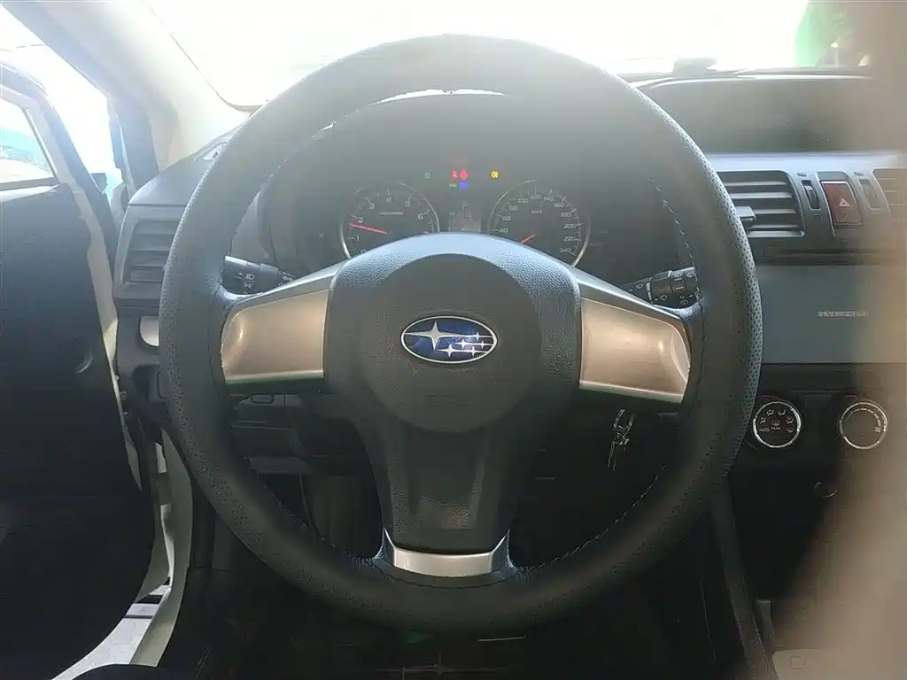 Subaru XV 2015 — фото 11