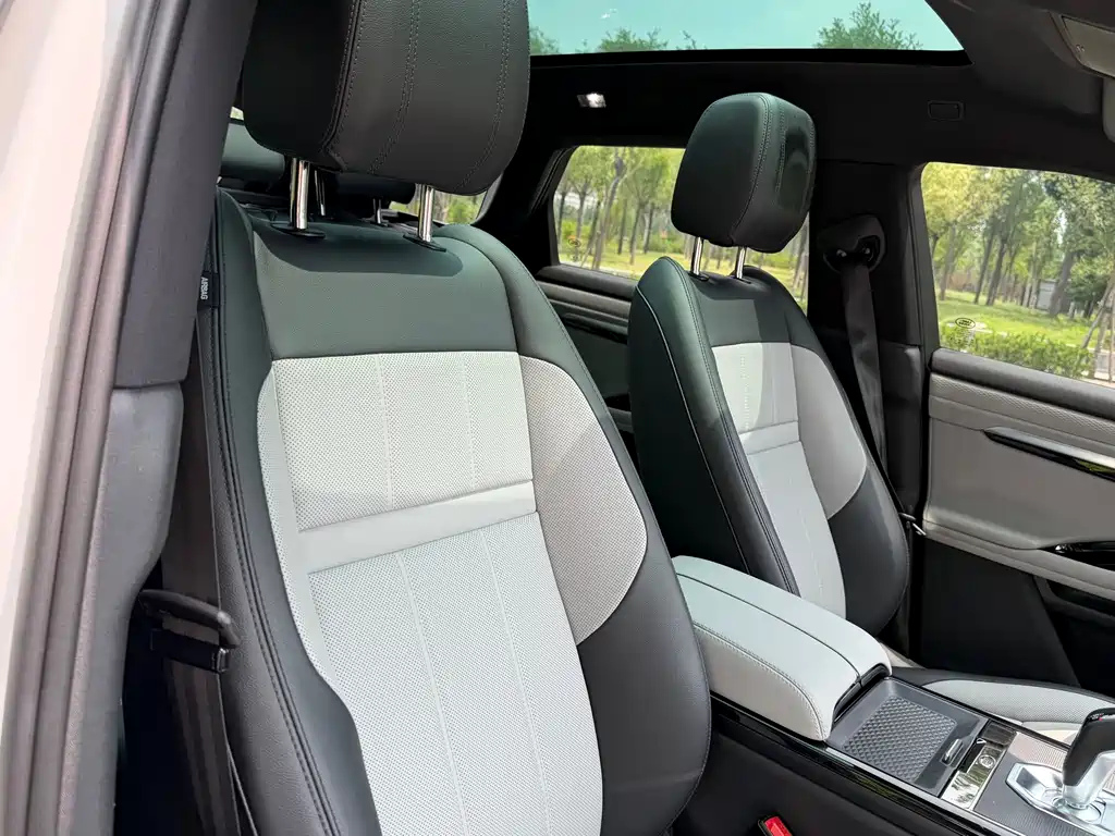 Land Rover Evoque 2021 — фото 19