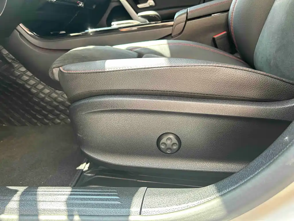 Mercedes-Benz A-Class 2024 — фото 12
