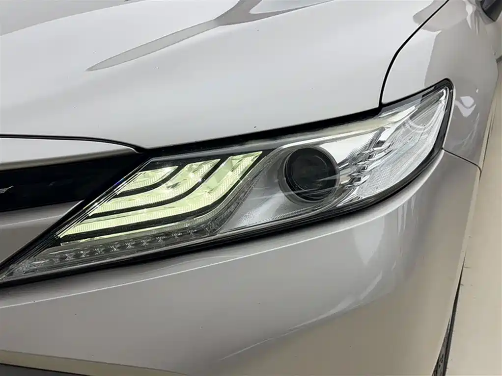 Toyota Camry 2019 — фото 13