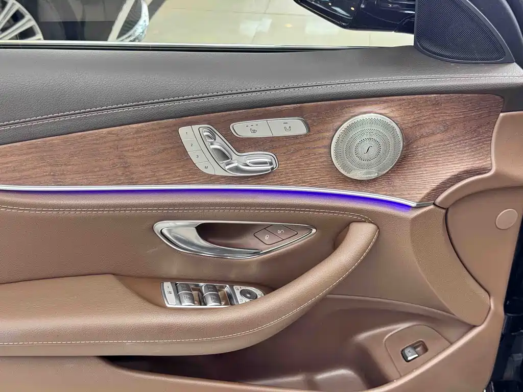 Mercedes-Benz E-Class 2022 — фото 12