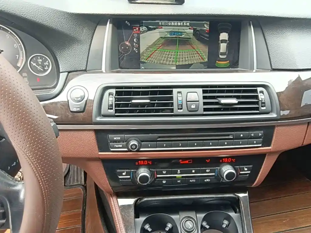 BMW 5 Series 2016 — фото 13
