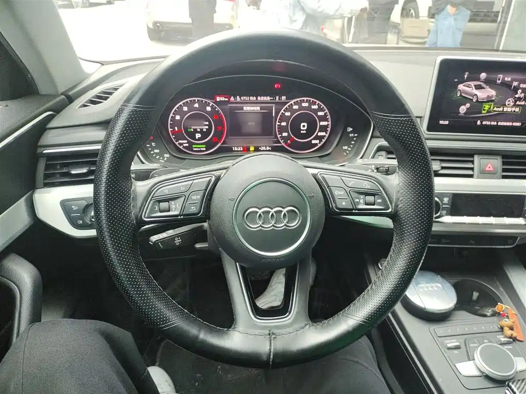 Audi A4L 2018 — фото 11