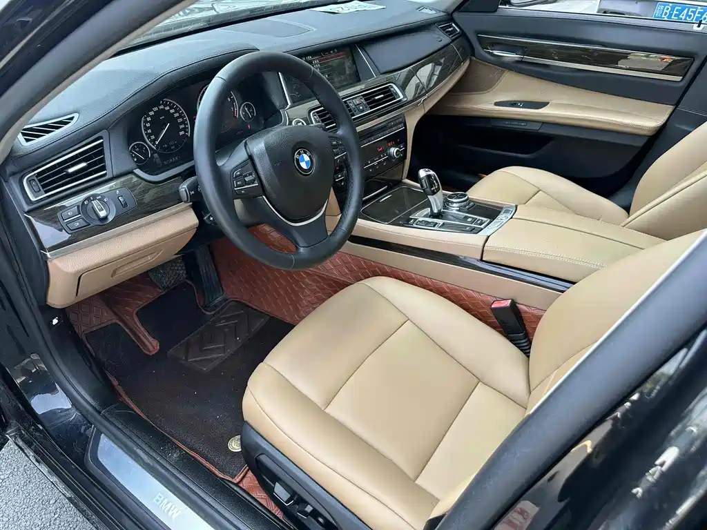 BMW 7 Series 2013 — фото 7