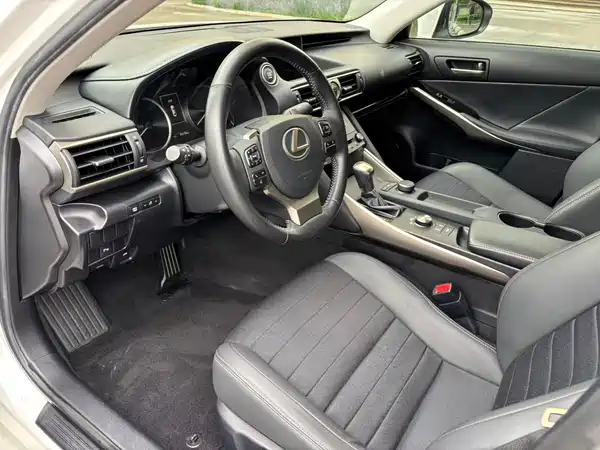 Lexus IS 2017