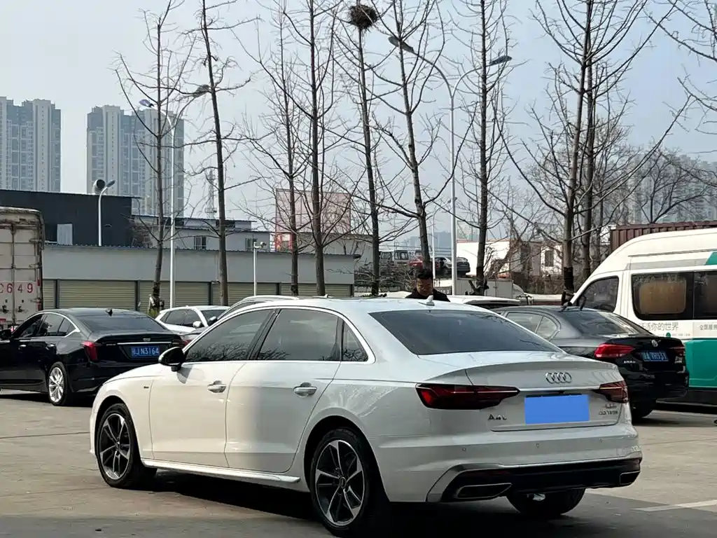 Audi A4L 2022 — фото 9