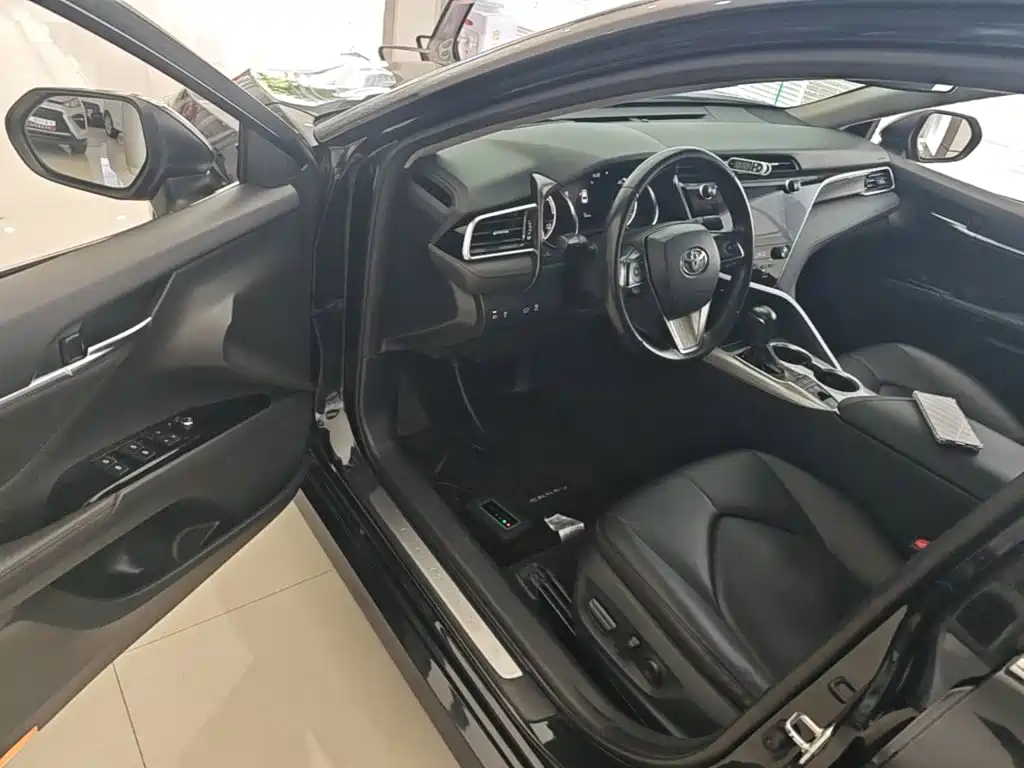 Toyota Camry 2020 — фото 16