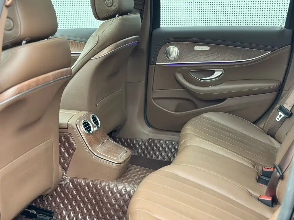 Mercedes-Benz E-Class 2023 — фото 10
