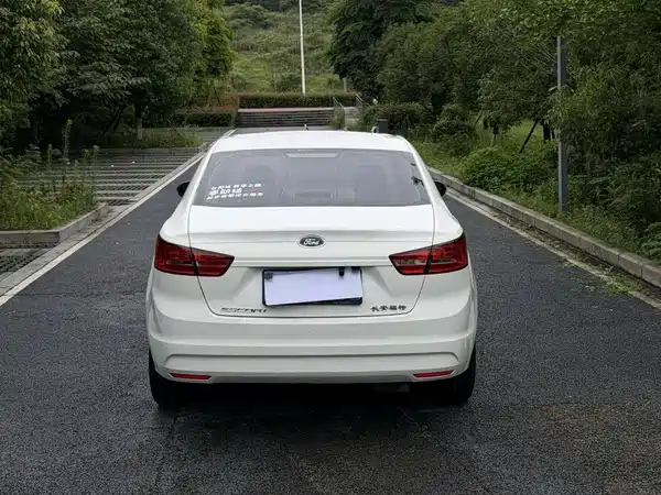 Ford Escort 2015