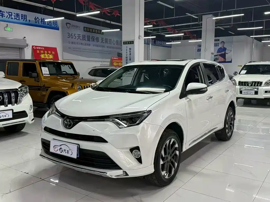 Toyota RAV4 2019 — фото 1