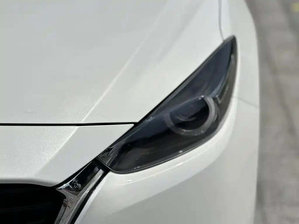 Mazda 3 Axela 2018 — фото 12