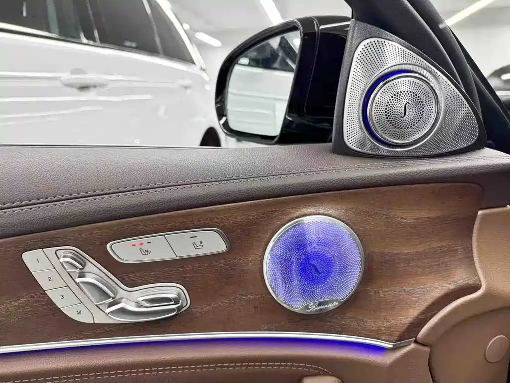 Mercedes-Benz E-Class 2023 — фото 13
