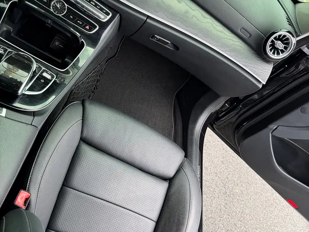Mercedes-Benz E-Class 2017 — фото 24