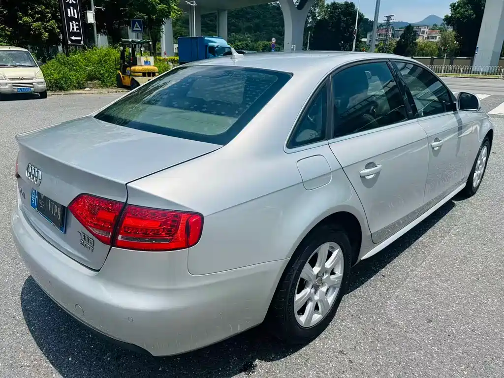 Audi A4L 2011