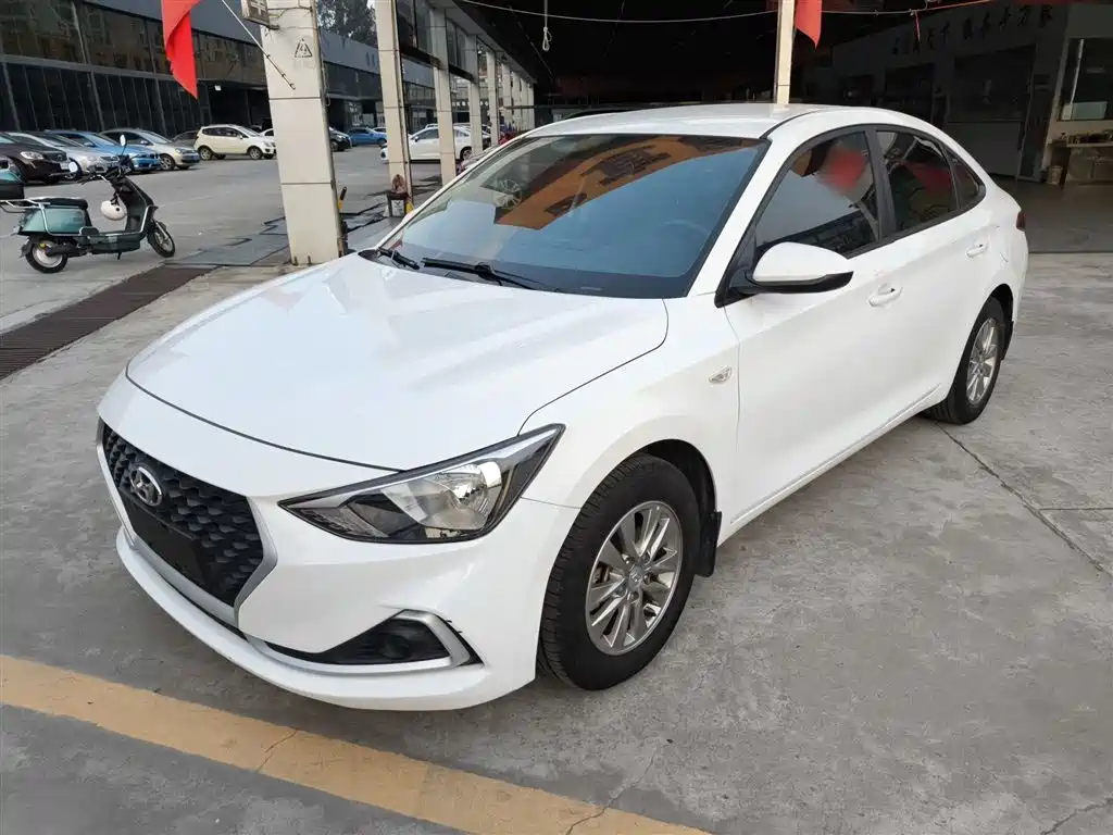 Hyundai Elantra 2019 — фото 1