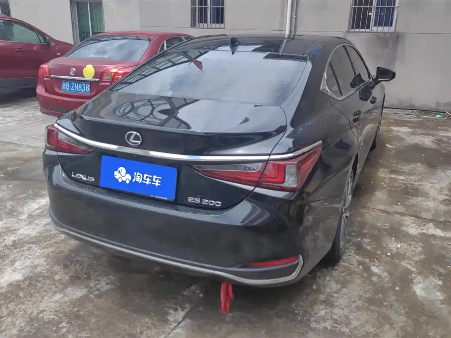 Lexus ES 2023