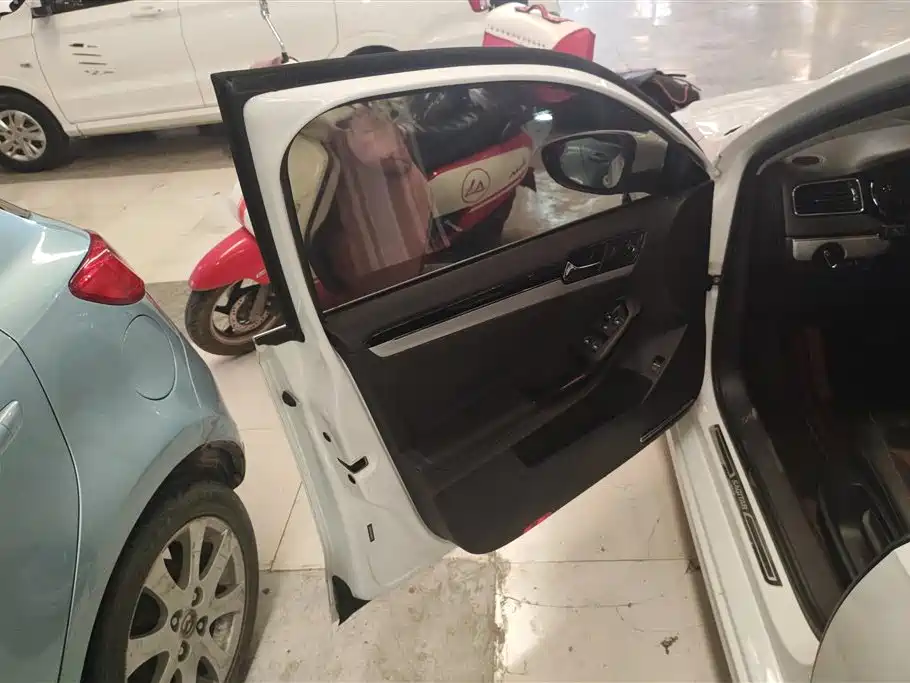 Volkswagen Sagitar 2019