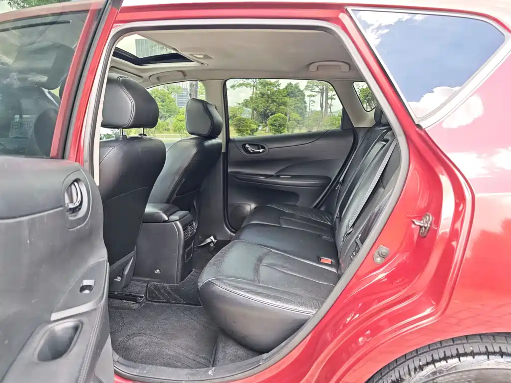 Nissan Tiida 2013