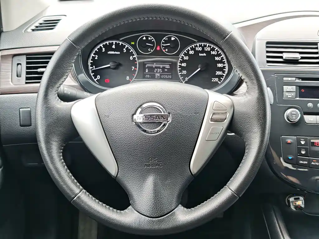 Nissan Tiida 2013 — фото 9
