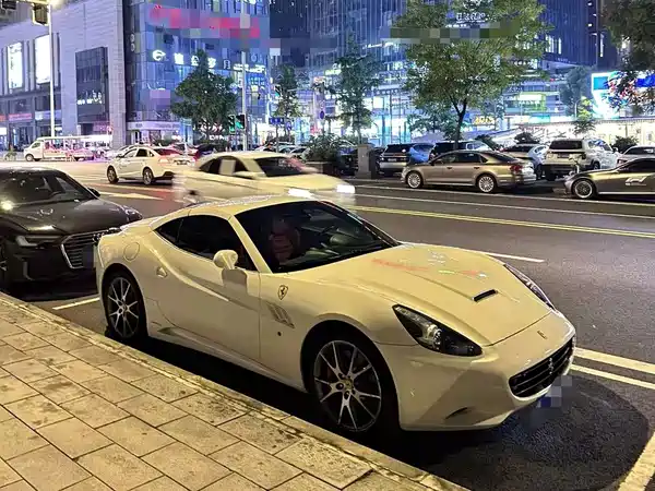 Ferrari California T 2011
