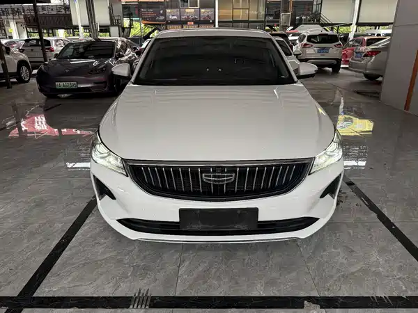 Geely Emgrand 2022