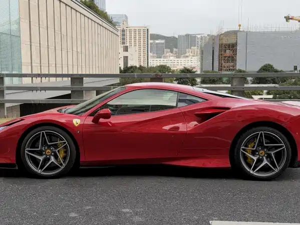 Ferrari F8 2019