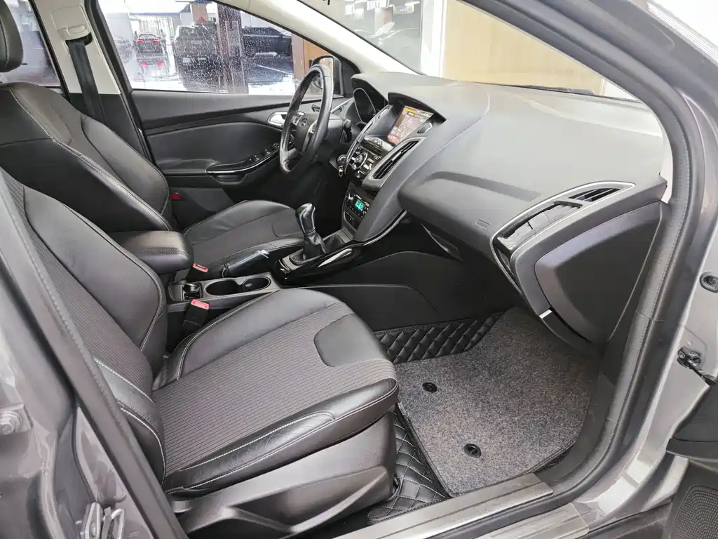 Ford Focus 2014 — фото 10
