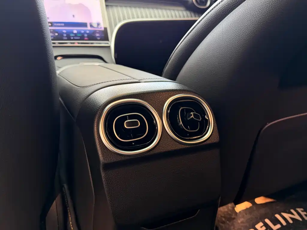 Mercedes-Benz C-Class 2023 — фото 11