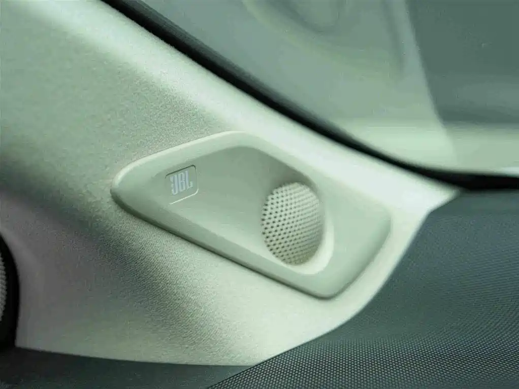 Toyota Vellfire 2023 — фото 17