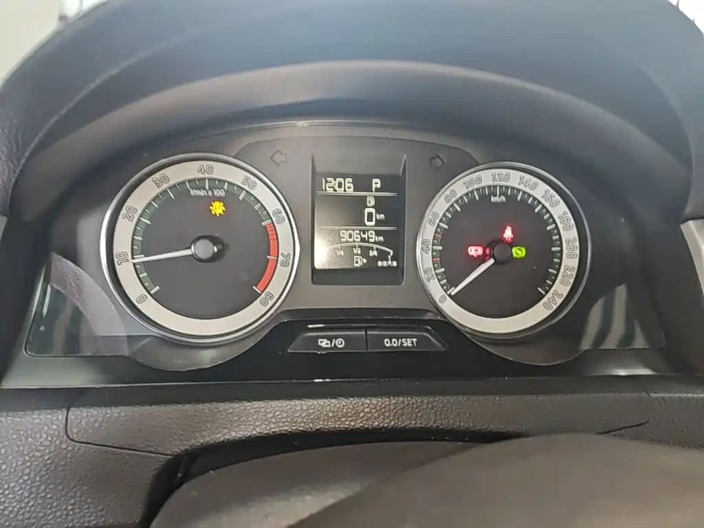 Skoda Rapid 2018 — фото 12