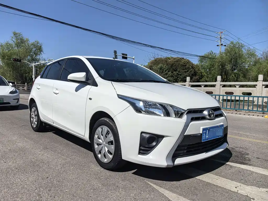 Toyota Yaris L 2015