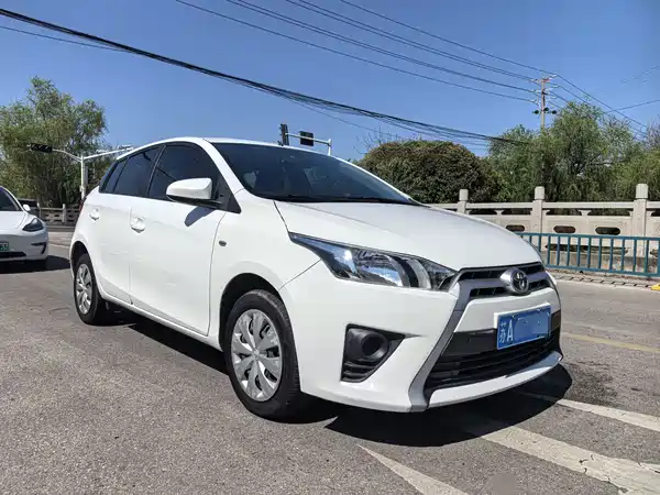 Toyota Yaris L 2015