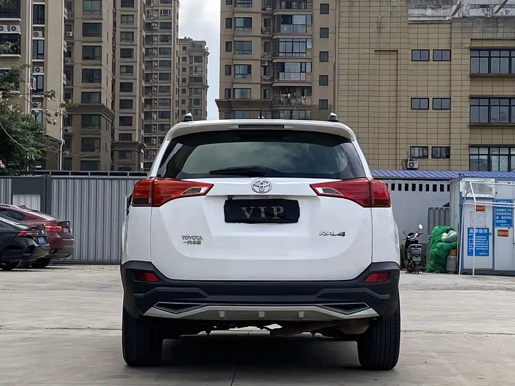 Toyota RAV4 2014 — фото 8