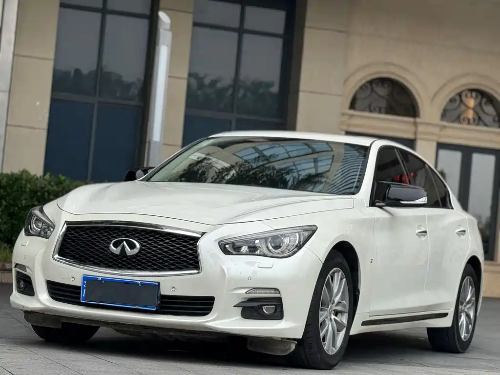 Infiniti Q50L 2015