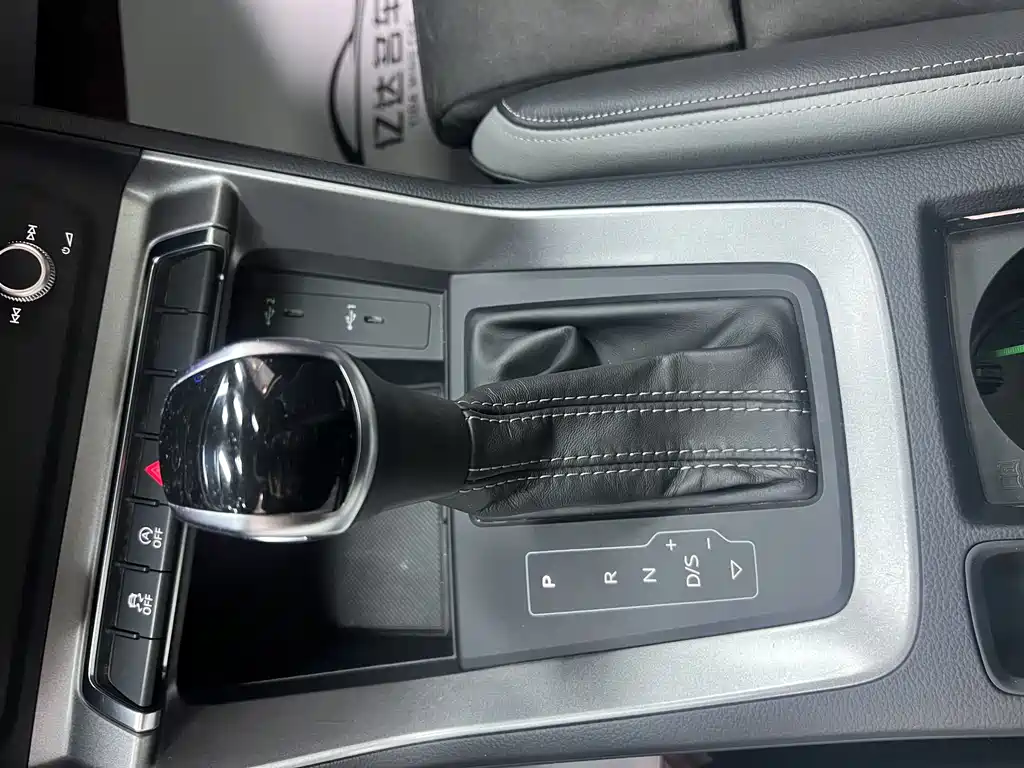 Audi Q3 2021 — фото 15