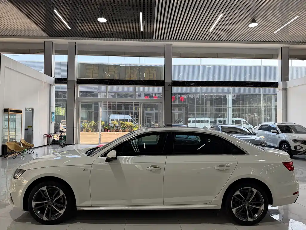 Audi A4L 2017
