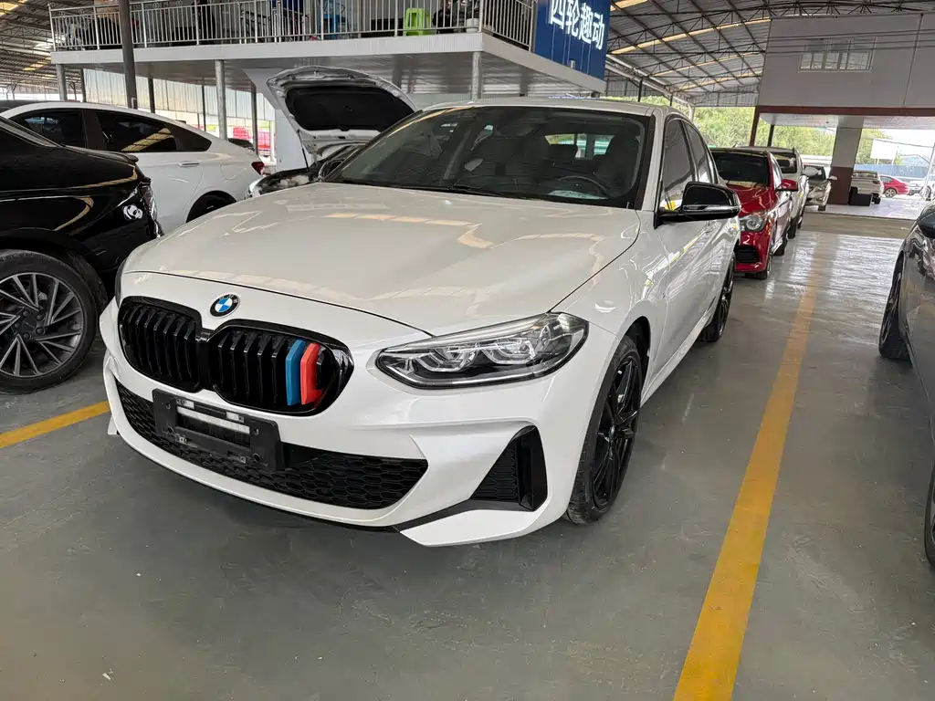 BMW 1 Series 2022 — фото 1