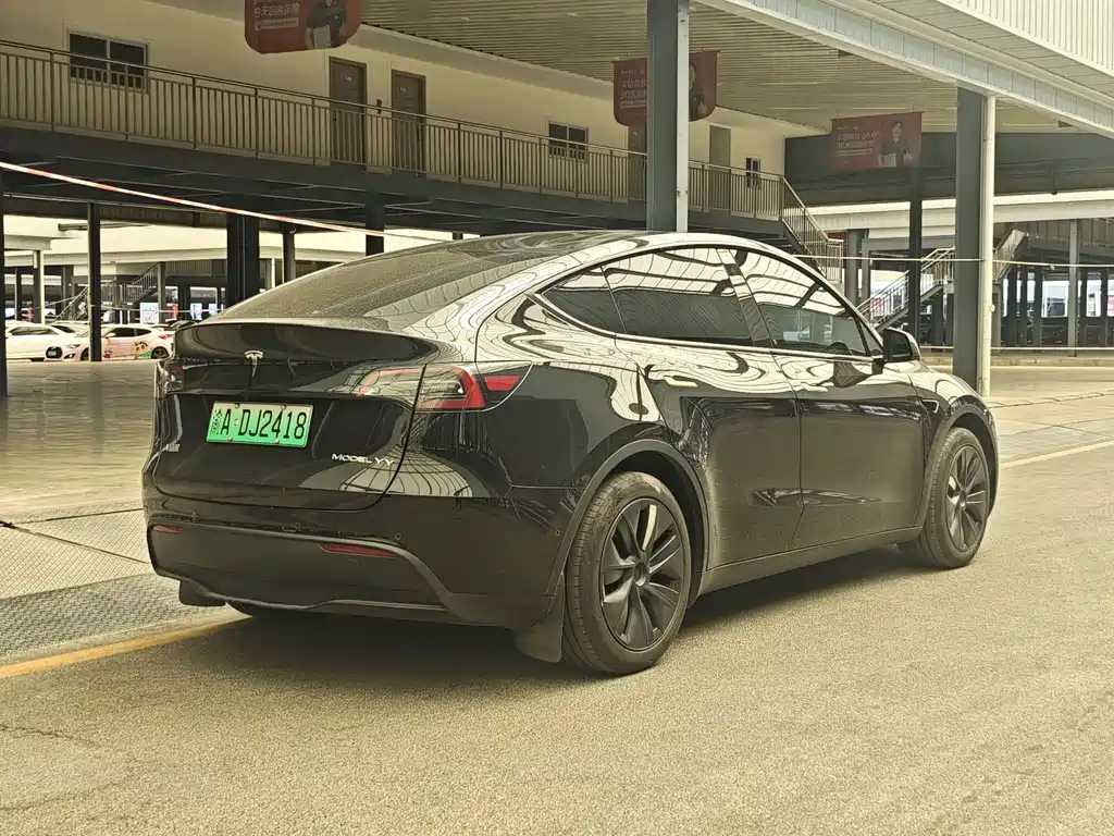 Tesla Model Y 2024 — фото 12
