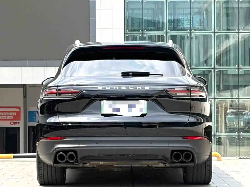Porsche Cayenne Hybrid 2023