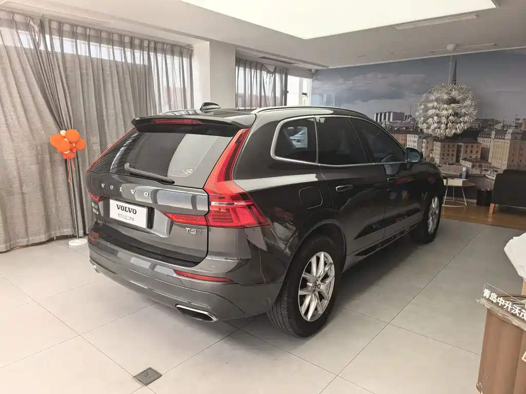 Volvo XC60 2018 — фото 16