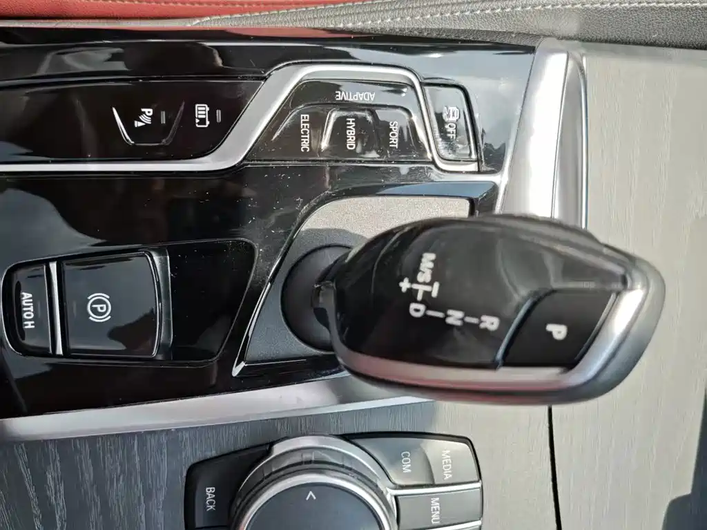 BMW 5 Series New Energy 2021 — фото 14