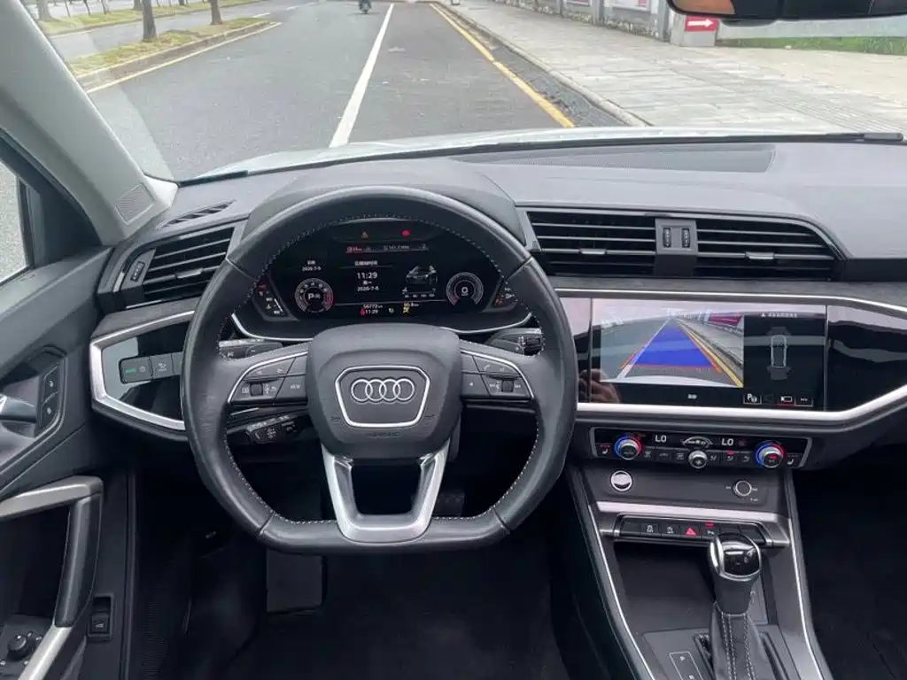Audi Q3 2022 — фото 14
