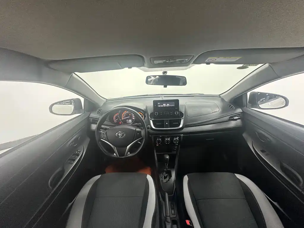 Toyota Yaris L 2023 — фото 21