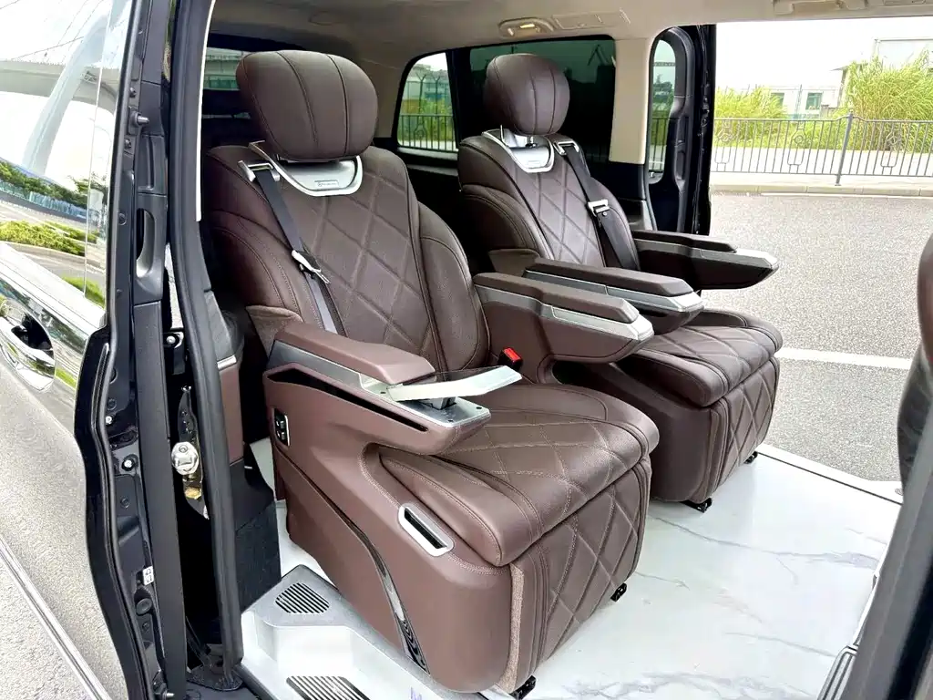Mercedes-Benz V-Class 2025 — фото 10