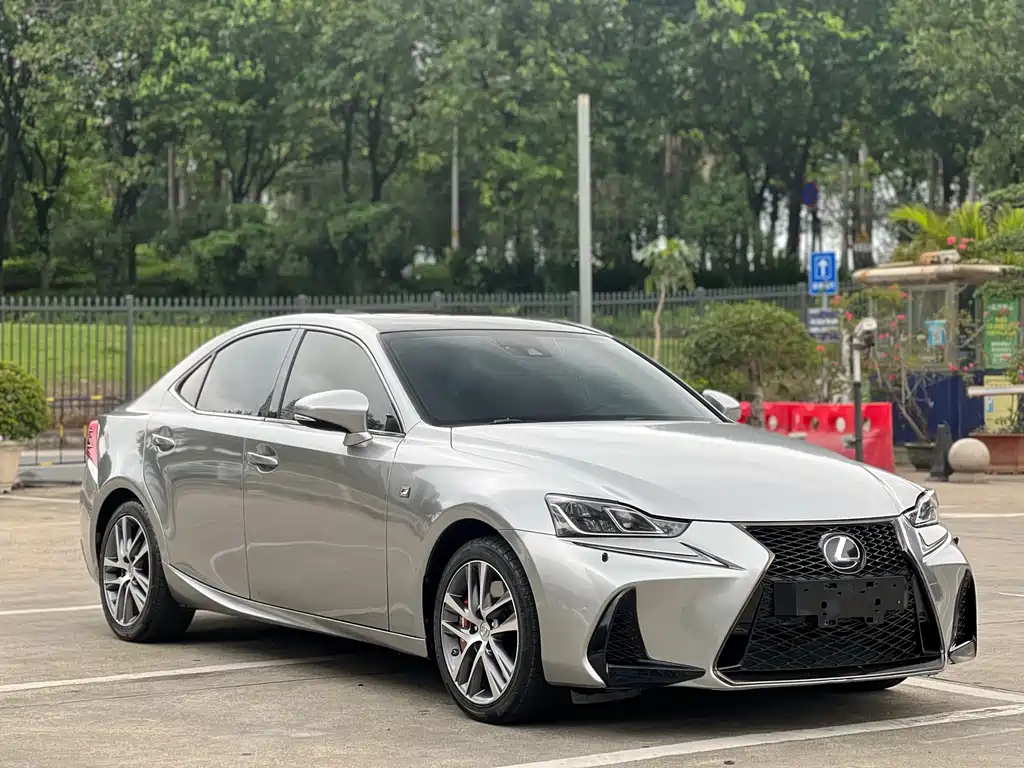 Lexus IS 2018 — фото 3