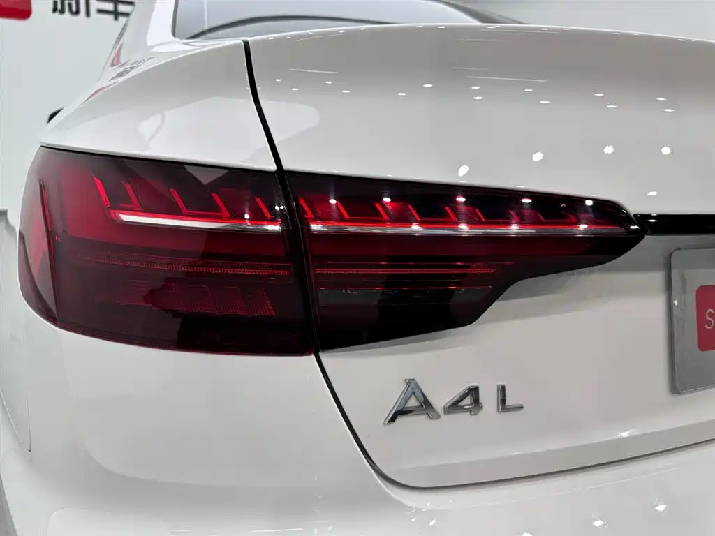 Audi A4L 2023 — фото 30