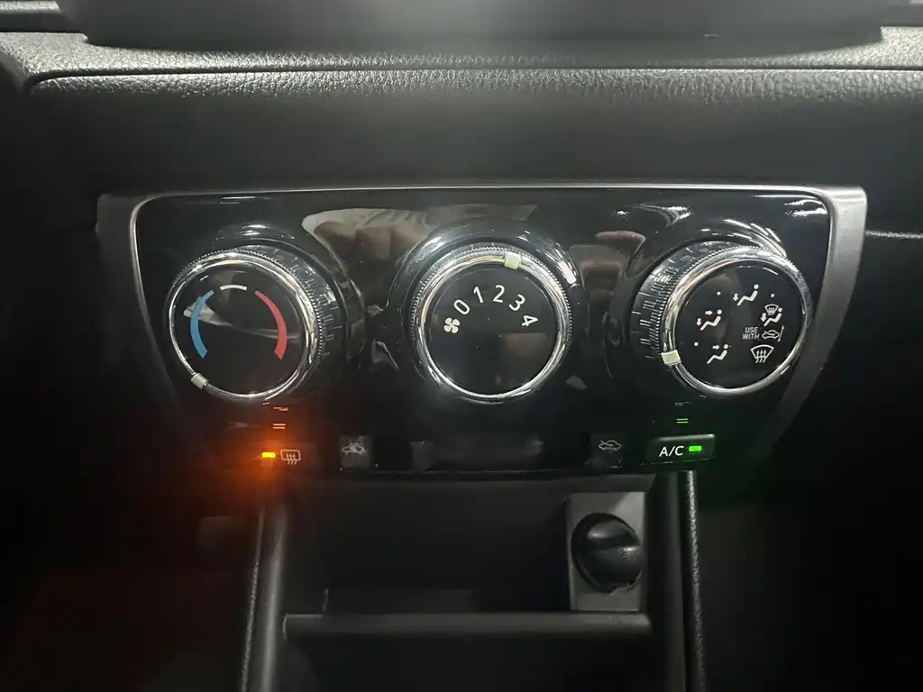 Toyota Yaris L 2023 — фото 18