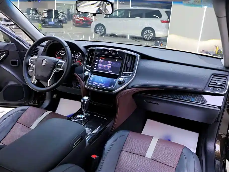 Toyota Crown 2017 — фото 15